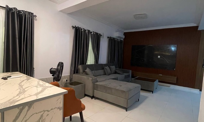 Ofin House | Spacious 5-bedroom house in serene Lagos with fitness room, AC
