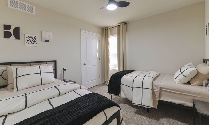 Elkhart House | Spacious 5-bedroom house with AC and WiFi in fantastic NE Ankeny