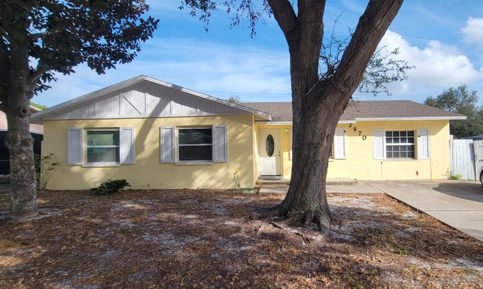 Cocoa House | Spacious 5-bedroom house Close to beaches and port in delightful Cocoa. n