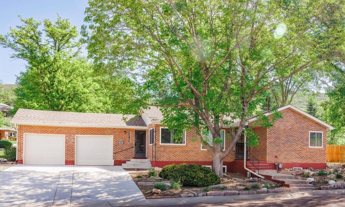 Golden House | Spacious 5-bedroom house with large yard near downtown Golden