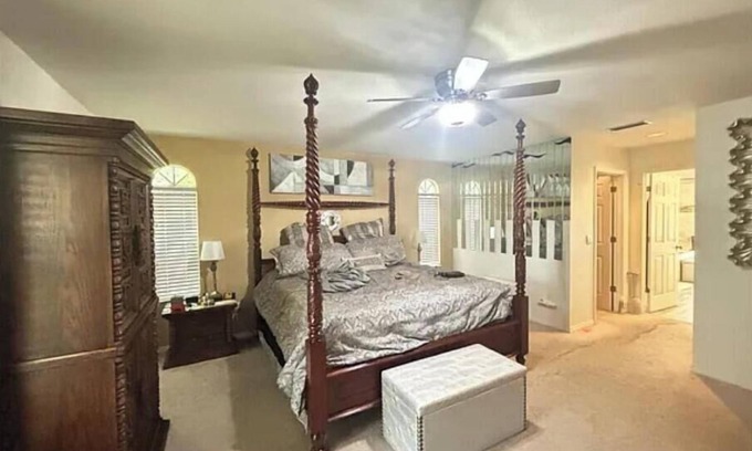 Odessa House | Spacious 5-bedroom house in amazing Odessa, 1 acre, Lake Front