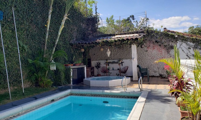 Cali House | Spacious 5-bedroom house with a huge terrace and swimming pool