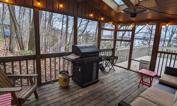 Feronia House | Spacious 5-bedroom Lakefront House in wonderful North Bay