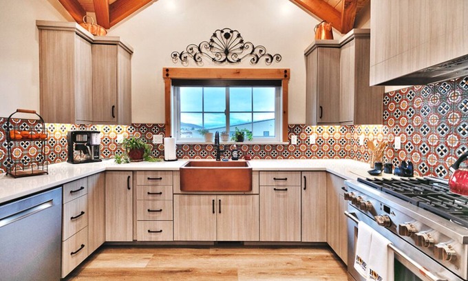 Kamas Cabin | Spacious 5-bedroom lodge in fabulous Kamas with WiFi, AC