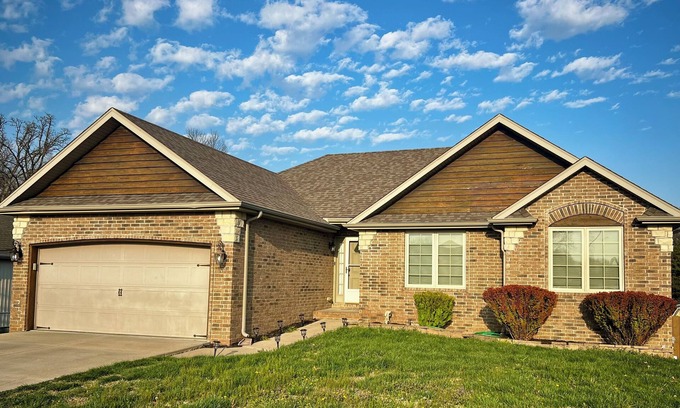Battlefield House | Spacious 5-bedroom house with hot tub, firepit, movie room in quiet Battlefield