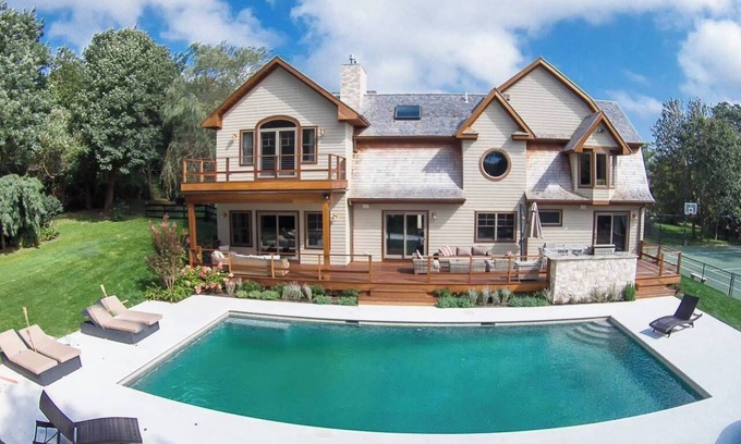 Bridgehampton House | Spacious 5 bedroom Family House with Heated Pool and Padel Court