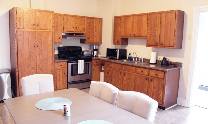 Phoenixville House | Spacious 5-bedroom townhome in Phoenixville walkable to downtown