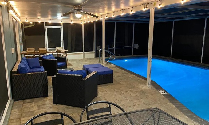 Clearwater House | Spacious 5 bedrooms 3 bathrooms Family-Friendly Home With Heated salt Pool