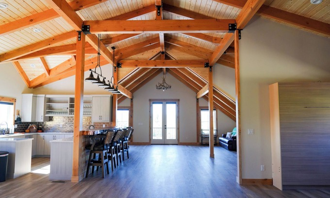 Kamas Cabin | Spacious 5 queen beds in an elegant bunkhouse lodge in beautiful Kamas Utah