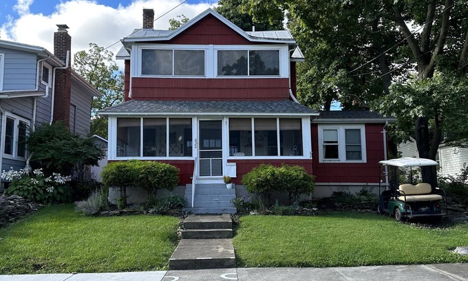 Lakeside House | Spacious 5 Bedroom House On Double Lot In Lakeside One Block From The Lake!