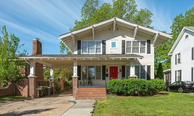 Hampton House | Spacious 5Bd/3Ba in Charming Wythe!