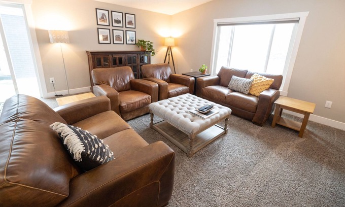 Murray House | Spacious 5BR home 20 min to downtown and mountains!