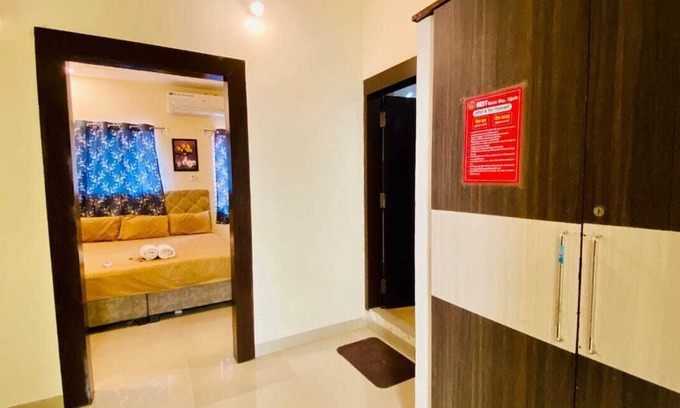 Ujjain House | Spacious 6-bedroom building in vibrant Ujjain with AC