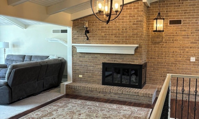 Sunnyland House | Spacious 6-bedroom house in charming Washington with seasonal pool and pond!