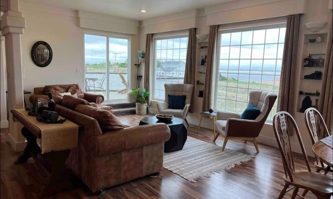 Whitetail House | Spacious 6-bedroom house with hot tub and heated indoor pool lovely Ogallala