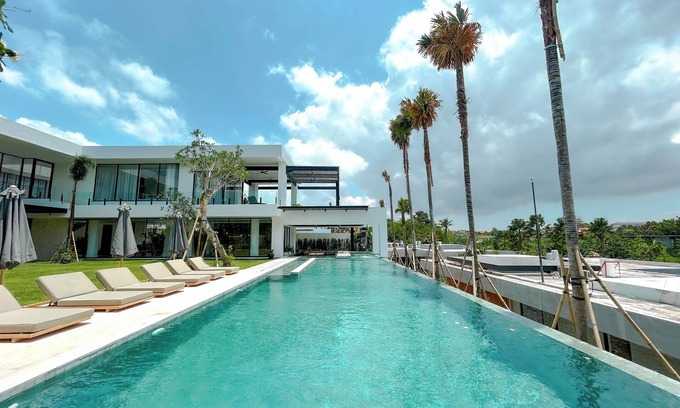 Babakan Villa | Spacious, 6 Bedroom Villa near Canggu Area