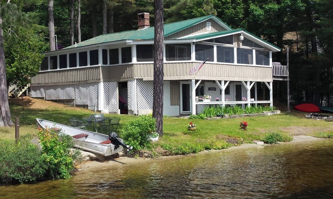 Gray House | Spacious 6-bedroom waterfront home with WiFi, in beautiful Gray.