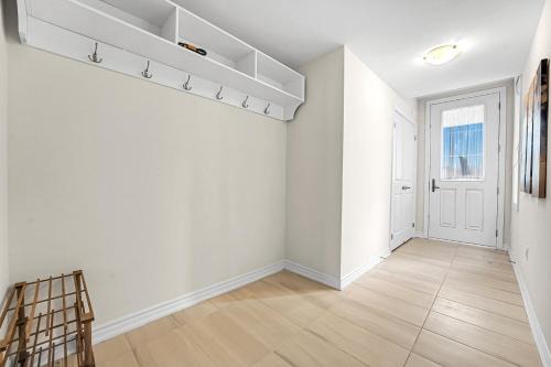 Burlington House | Spacious 6bed Home near Pier Niagara Toronto QEW