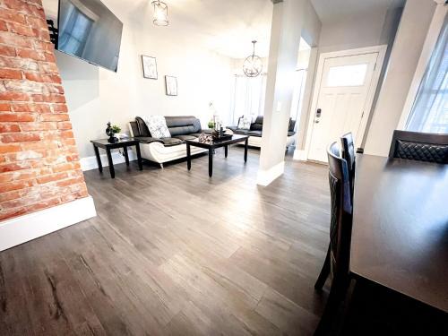 Downtown Niagara Falls House | Spacious 6BR Perfect for Families or Groups in Niagara Falls Ny