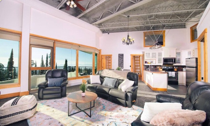 Big White Ski Resort Condo | Spacious 7 bedroom condo ski in/ski out