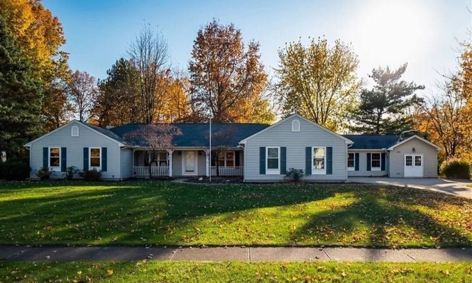 Avon Lake House | Spacious 7-bedroom house in lovely Avon Lake with AC, WiFi & close to Lake Erie