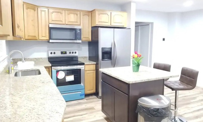 Seabrook House | Spacious 7-bedroom house in lovely Lanham