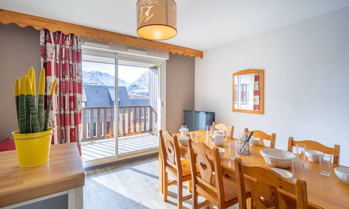 Peyragudes Apartment | "Spacious 8-Person Apartment Near Peyragudes Slopes with Balcony & Free Parking"
