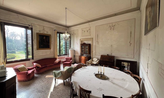 San Pietro Viminario Villa | Spacious 9-AC-bedroom villa 500mq near Venice