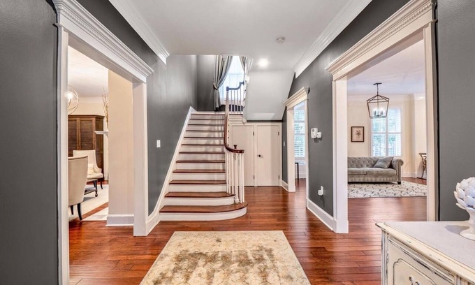 Petworth House | Spacious 9B Mansion 4 Levels -Private Yard & Parking