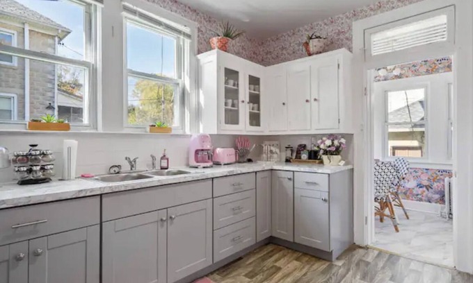 Westfield House | Spacious 9Bed 3Bath Home.Yard/Parking/Firepit/Wine