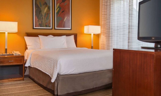 Charleston Hotel | Spacious Accommodation in Charleston! W/Private Kitchenette! Pets are Welcome!