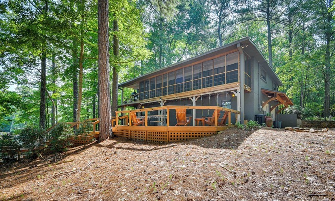 Alexander City House | Spacious Alexander City Retreat w/Private Dock!