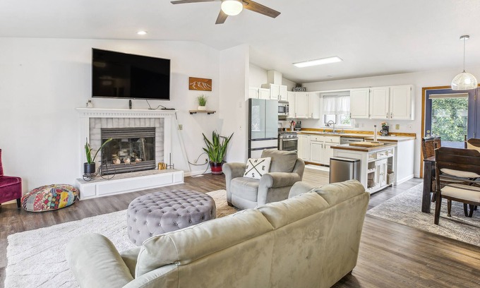 Northeast Anchorage Cottage | Spacious Anchorage Vacation Rental w/ Private Yard