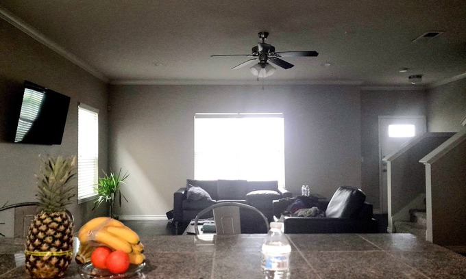 South Side House | Spacious and comfortable 3 bed room townhouse. One room avaliable.