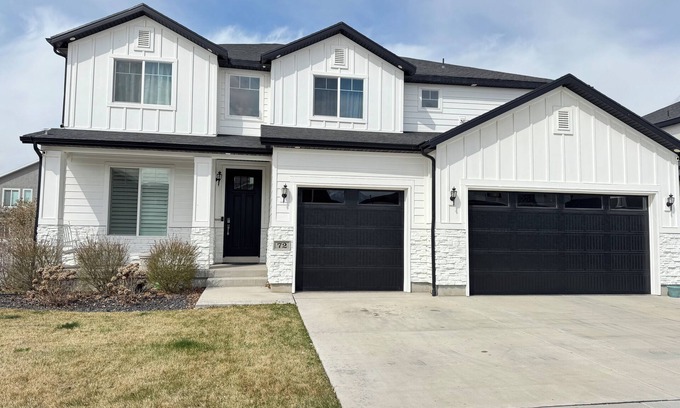 Vineyard House | Spacious and comfortable 5-bedroom house in charming Vineyard Area!