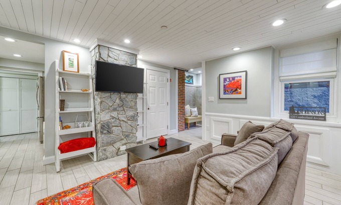 East Bayside Condo | Spacious and Contemporary Condo in the Heart of Portland - Close to Beach