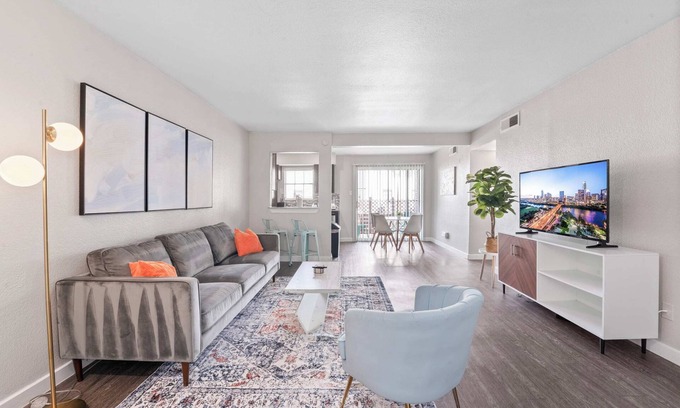 Pleasant Valley Apartment | Spacious and Cozy King Bed 2BR Suite, 5 Min to DT