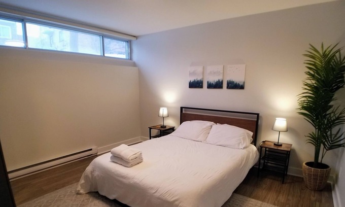 Cote-Des-Neiges—Notre-Dame-De-Grace Apartment | Spacious and elegant 2 bedroom in Montreal