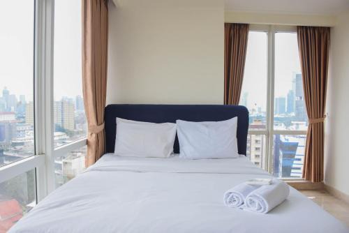 Cikini Apartment | Spacious and Elegant 3BR at Menteng Park Apartment By Travelio
