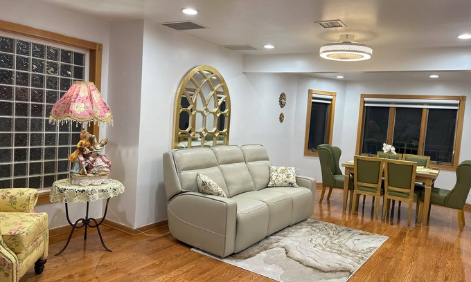 Murray Hill Apartment | Spacious and Elegant apartment on second floor with all the amenities.