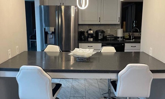 Town N County Park House | Spacious and fantastic pool homenn