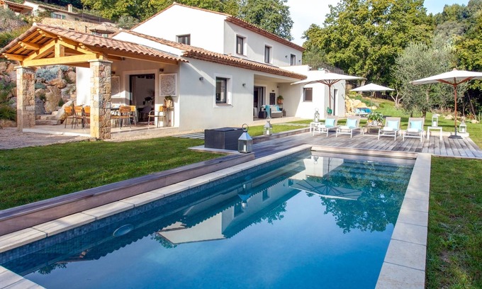 Chateauneuf-Grasse Villa | Spacious and Modern 4 Bedroom