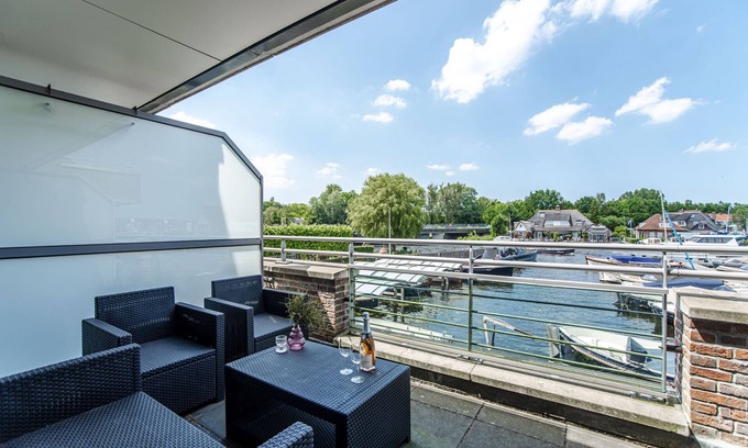 Merenwijk Apartment | Spacious and luxurious first flloor apartment with balcony- Kaag (12)