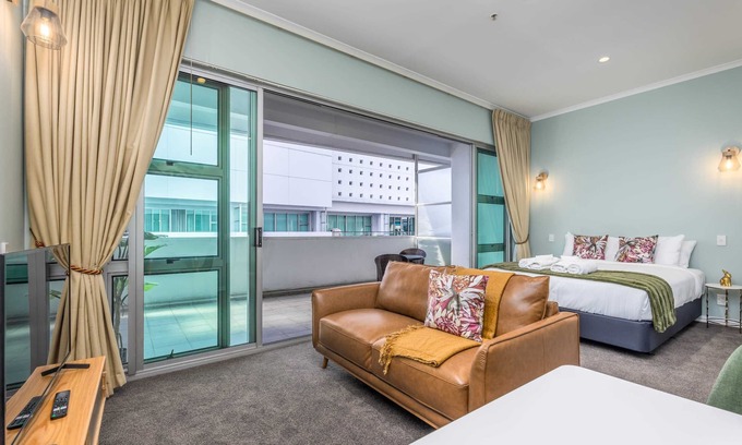 Auckland Central Business District Apartment | Spacious and New renovation | Perfect place to stay!