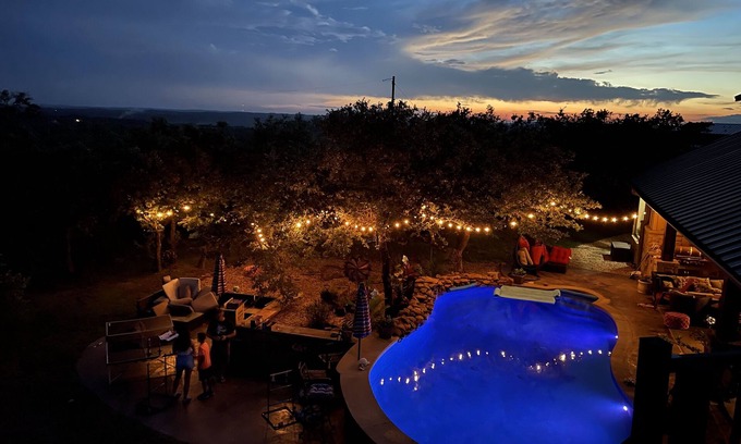 Dripping Springs House | Spacious and private 5-bedroom house in Dripping Springs with pool, steam, views