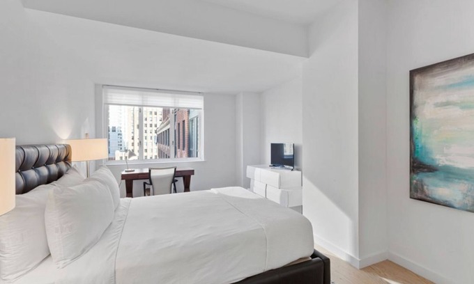 Battery Park City Condo | Spacious and Stylish Accommodation in the Heart of Lower Manhattan