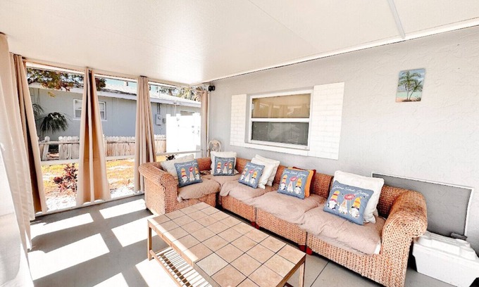 Walsingham House | Spacious And Stylish Interiors With Outdoor In Ground Pool!