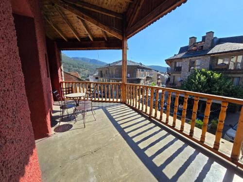 Bellver de Cerdanya Apartment | Spacious apartment in Bellver de Cerdanya 150 m² with balcony