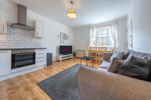 Bishop's Stortford Apartment | Spacious Apartment near Stansted Airport & Bishops Stortford Town Centre, Best for Contractors and Relocators