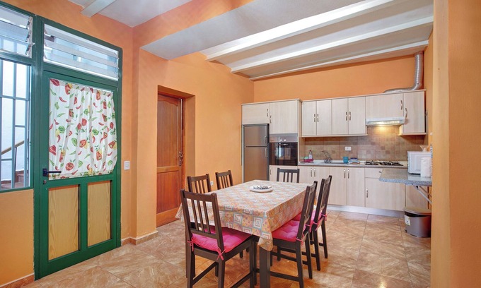 La Guancha Apartment | Spacious Apartment 'Casa Marrero' with Wi-Fi